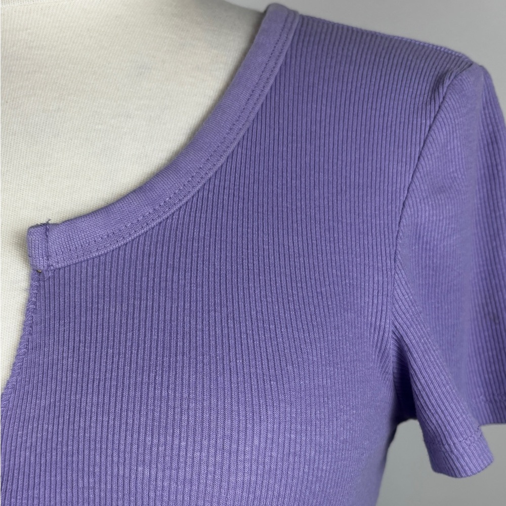 Basic Ribbed Crop Tee - Picture 4 of 4
